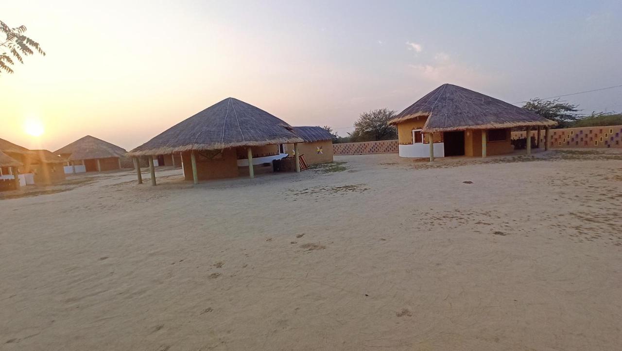 Mahefeel E Rann Resort Bherandiāla Extérieur photo